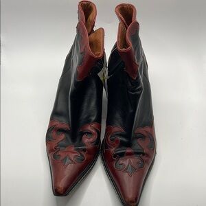 Donald J. Pliner Black and Burgundy Heeled Boots